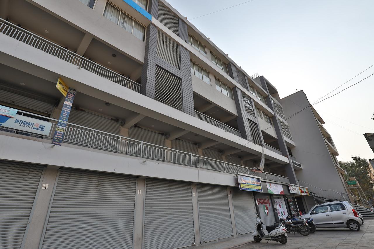 Oyo 12309 Hotel Ananya Kalol ภายนอก รูปภาพ