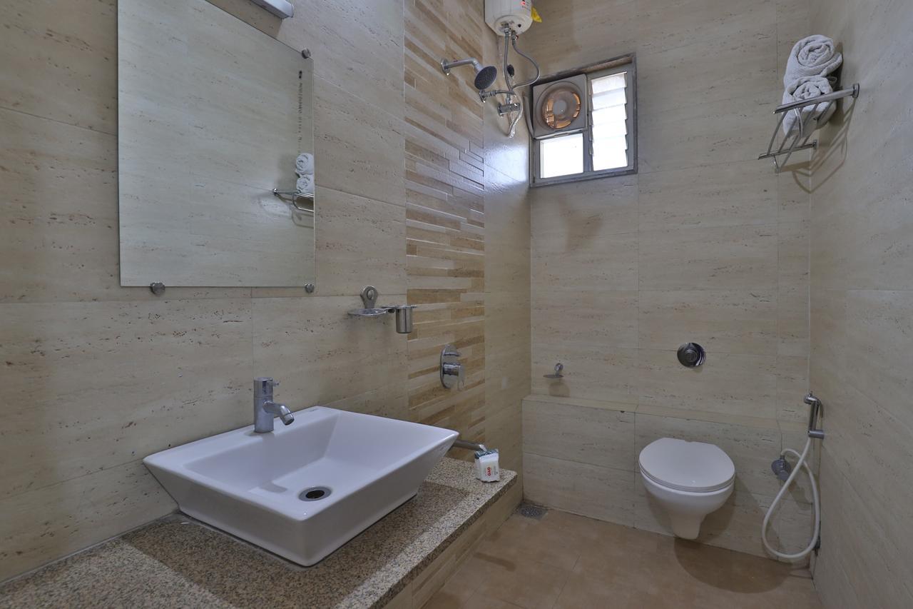 Oyo 12309 Hotel Ananya Kalol ภายนอก รูปภาพ