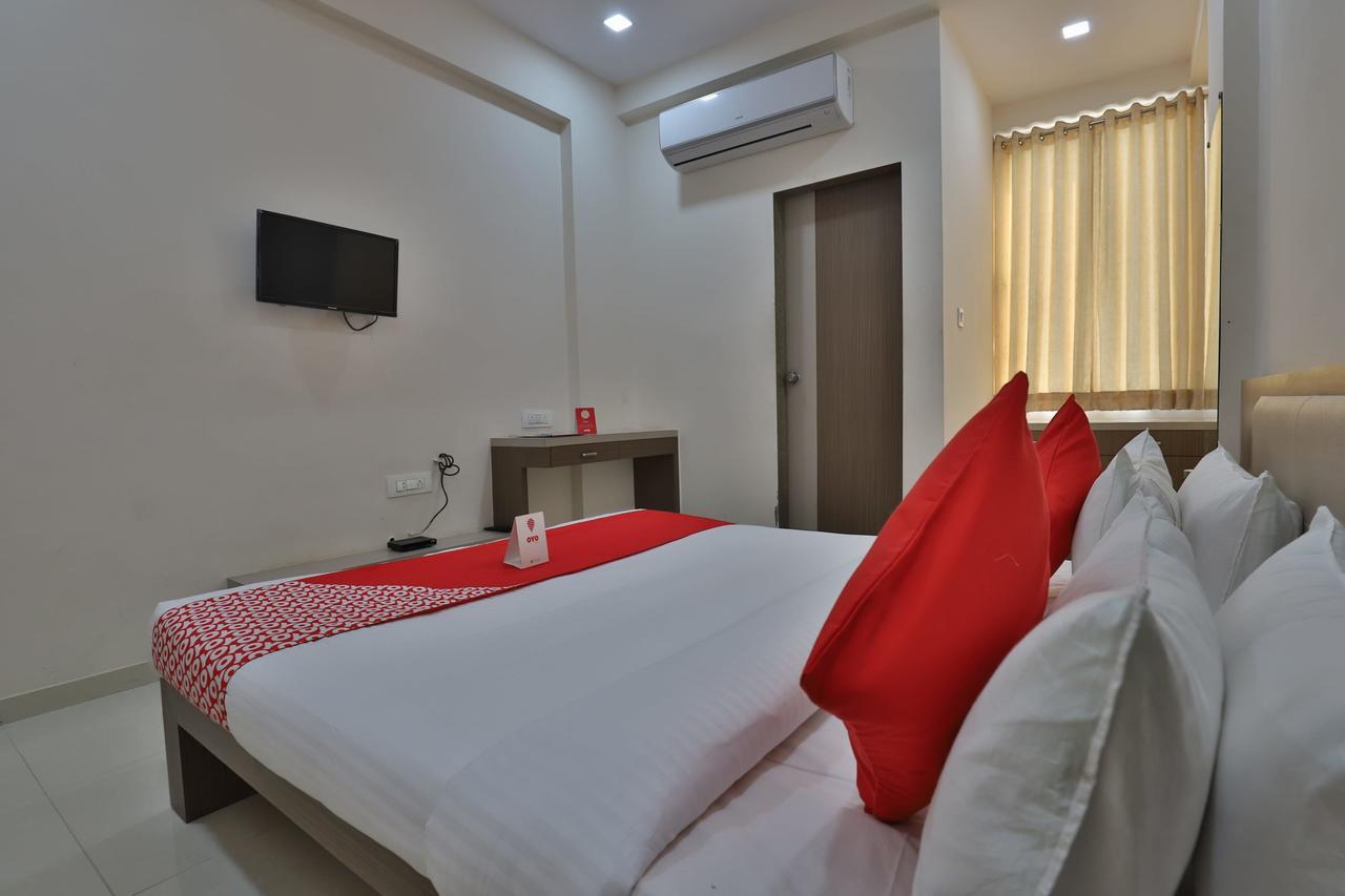 Oyo 12309 Hotel Ananya Kalol ภายนอก รูปภาพ