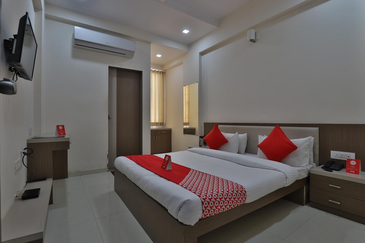 Oyo 12309 Hotel Ananya Kalol ภายนอก รูปภาพ