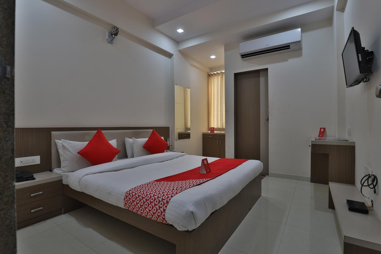 Oyo 12309 Hotel Ananya Kalol ภายนอก รูปภาพ
