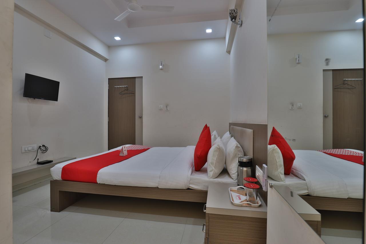 Oyo 12309 Hotel Ananya Kalol ภายนอก รูปภาพ